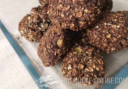 Photo of oatmeal cookies with carob and banana