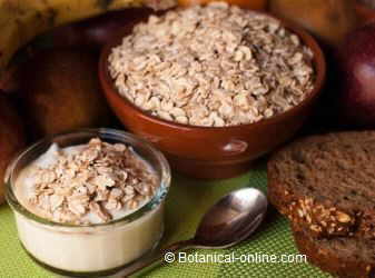 Oat flakes with yogurt