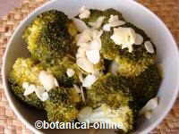 Steamed broccoli with almonds