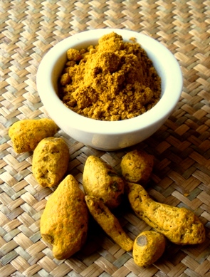 Turmeric powder and rhizome