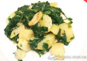 Boiled potato with spinach