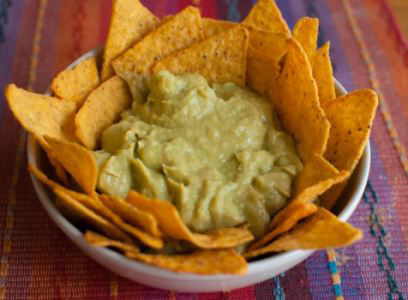 guacamole with nachos