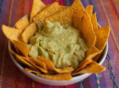 guacamole with nachos
