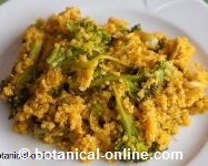 Quinoa with onion and broccoli