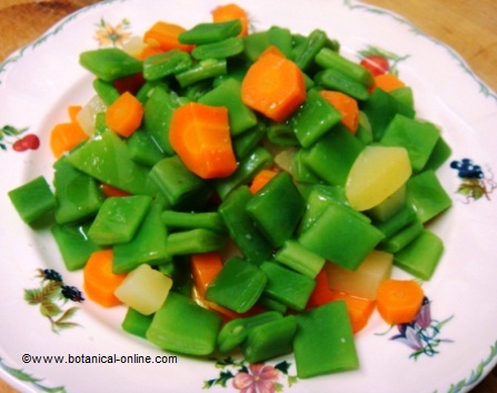 Green beans with potatoes and carrots