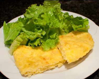 omelet with salad