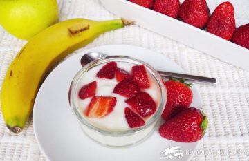 yogurt with strawberries