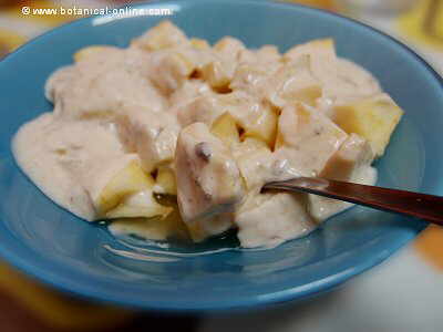 Yogur mixed with apple