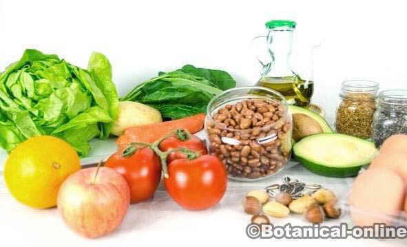 alimentos dieta saludable equilibrada mediterranea, verduras, legumbres frutos secos huevo vegetariana