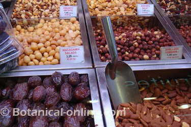 frutos secos y fruta seca en un mercado