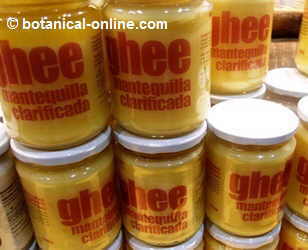 fotografía de tarros de ghee o mantequilla clarificada