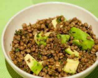 ensalada de lentejas con aguacate