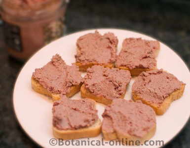 tostadas con paté de hígado